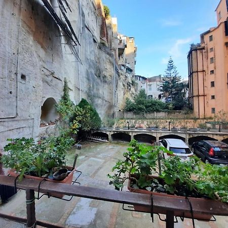 Апартаменты La Casa Nella Roccia Неаполь Экстерьер фото