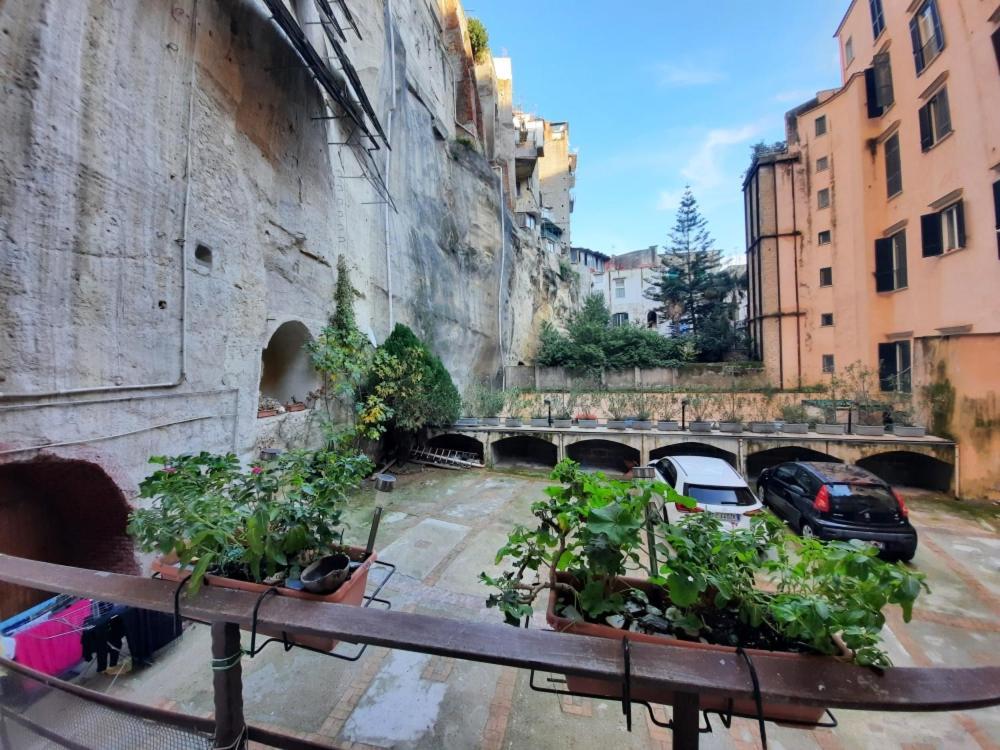 Апартаменты La Casa Nella Roccia Неаполь Экстерьер фото