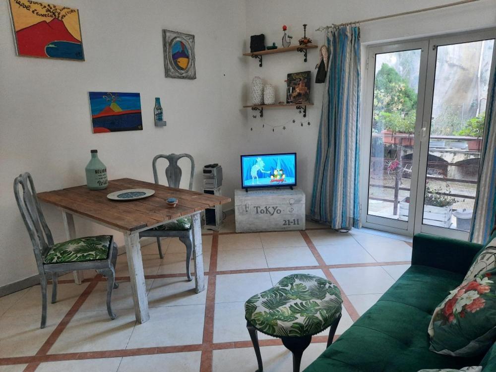 Апартаменты La Casa Nella Roccia Неаполь Экстерьер фото