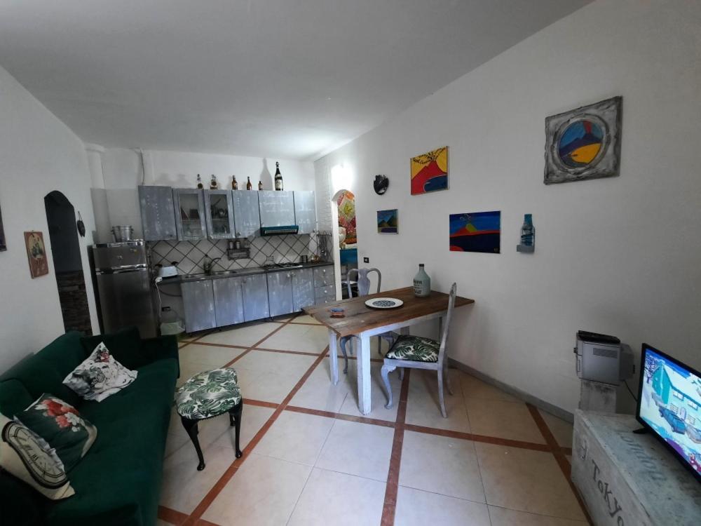 Апартаменты La Casa Nella Roccia Неаполь Экстерьер фото