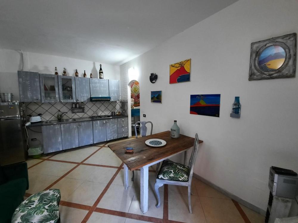 Апартаменты La Casa Nella Roccia Неаполь Экстерьер фото