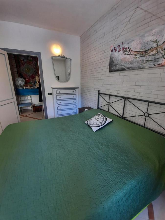 Апартаменты La Casa Nella Roccia Неаполь Экстерьер фото